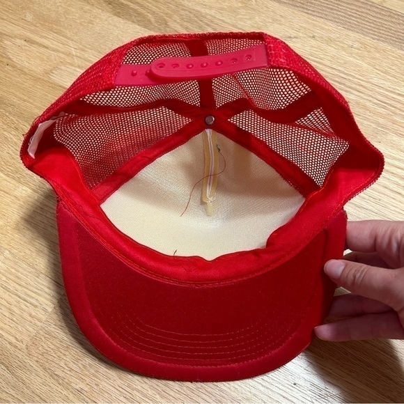 Vintage Sea World SnapBack Red Hat Retro 90s Trucker Mesh 1993 Souvenir - Picture 2 of 5